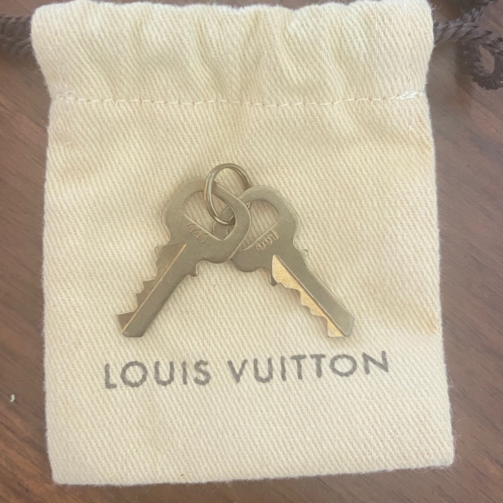 Louis Vuitton 441 key set